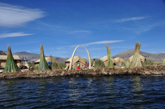 Uma das muitas Islas Flotantes próximas de Puno, no Peru